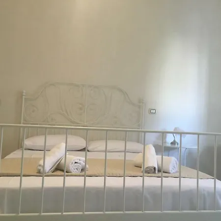 La Via Di Casa Bed & Breakfast 3*