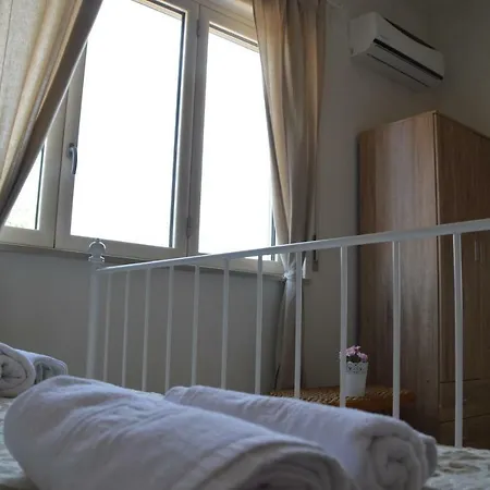 Bed and breakfast La Via Di Casa 3*