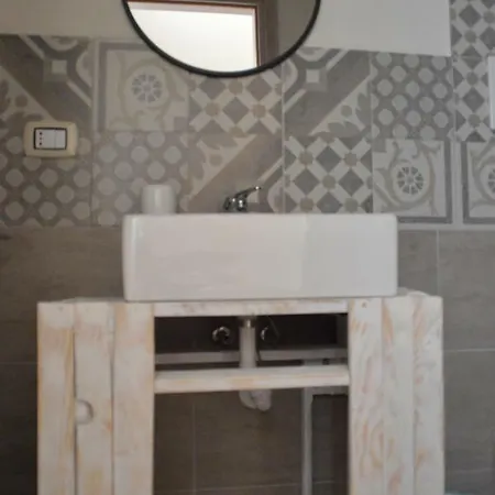 La Via Di Casa Bed & Breakfast 3*