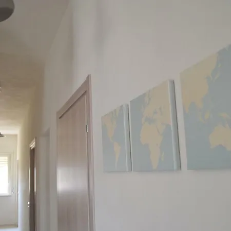 La Via Di Casa Bed & Breakfast
