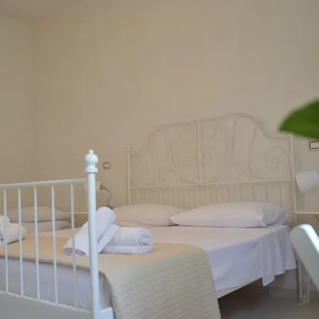 La Via Di Casa 3* Сан-Леоне