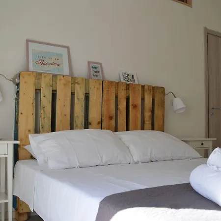 La Via Di Casa Сан-Леоне