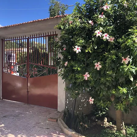 La Via Di Casa Сан-Леоне