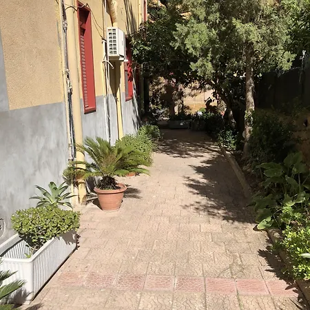 La Via Di Casa 3* Сан-Леоне