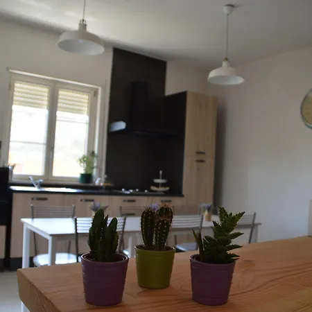 La Via Di Casa Сан-Леоне