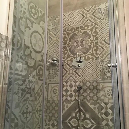 La Via Di Casa Сан-Леоне