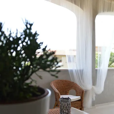 La Via Di Casa Сан-Леоне