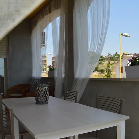 La Via Di Casa Сан-Леоне